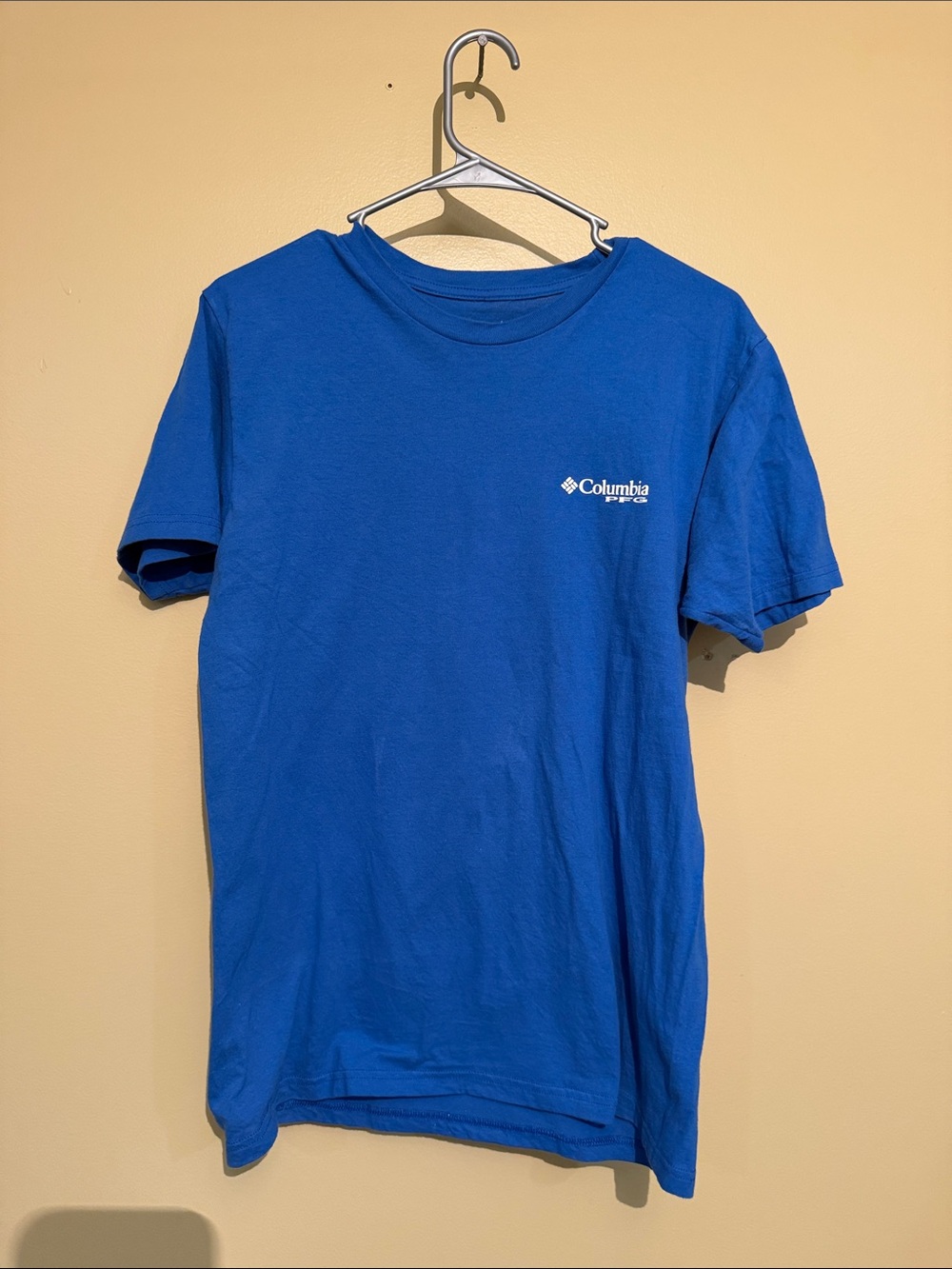 Size Medium but runs closer to small. Columbia Royal Blue Short-Sleeve Logo Tee